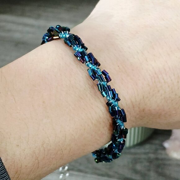 Metallic blue spiral rope beaded bracelet, adjustable bracelet 7 - 9" - Picture 4 of 4